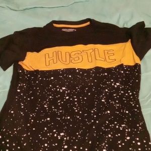 Black and yellow top 100% cotton. Excellent condition. Hustle. Size M.